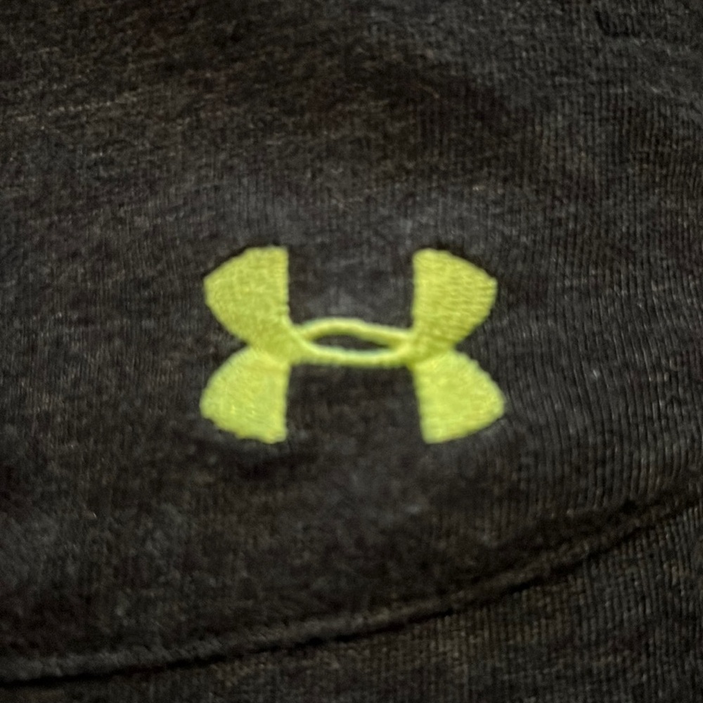Like New Under Armour lightweight X-Large hoodie Jacket